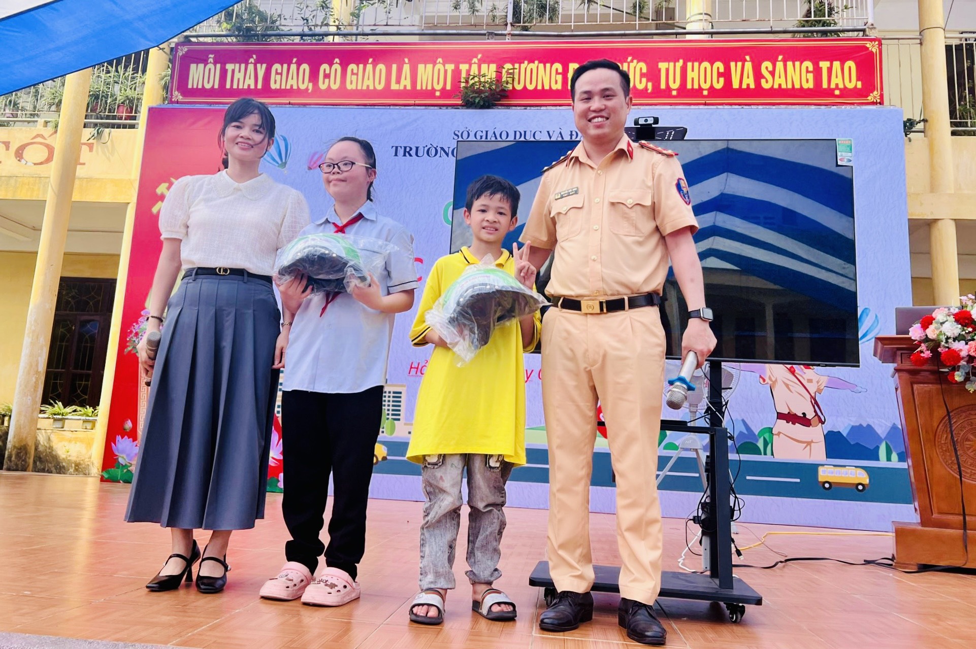 Tăng cường quản lý và tích cực tuyên truyền tới các em học sinh về công tác đảm bảo trật tự an toàn giao thông trong dịp hè 2024